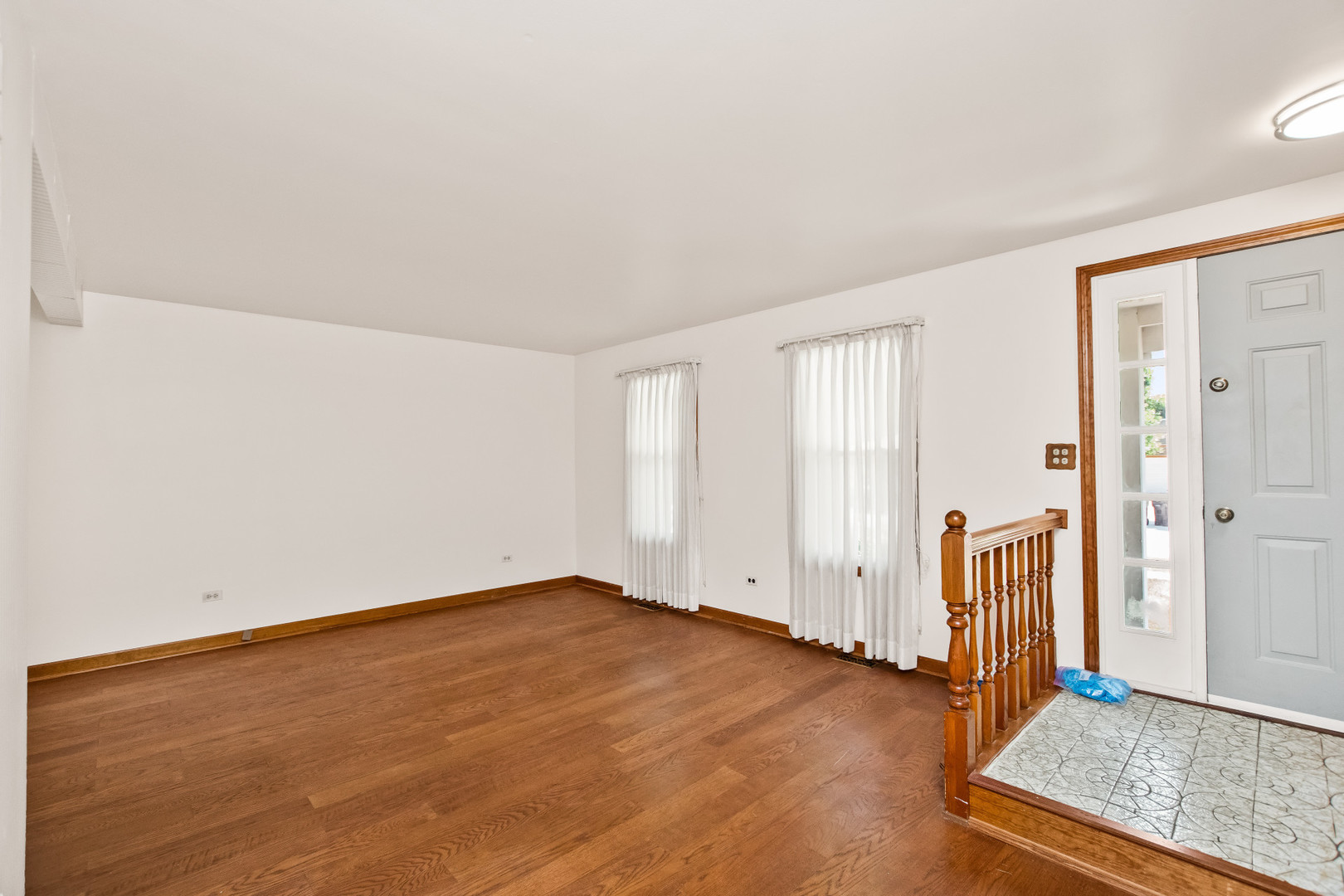 18604 Carpenter Street Property Photo 4