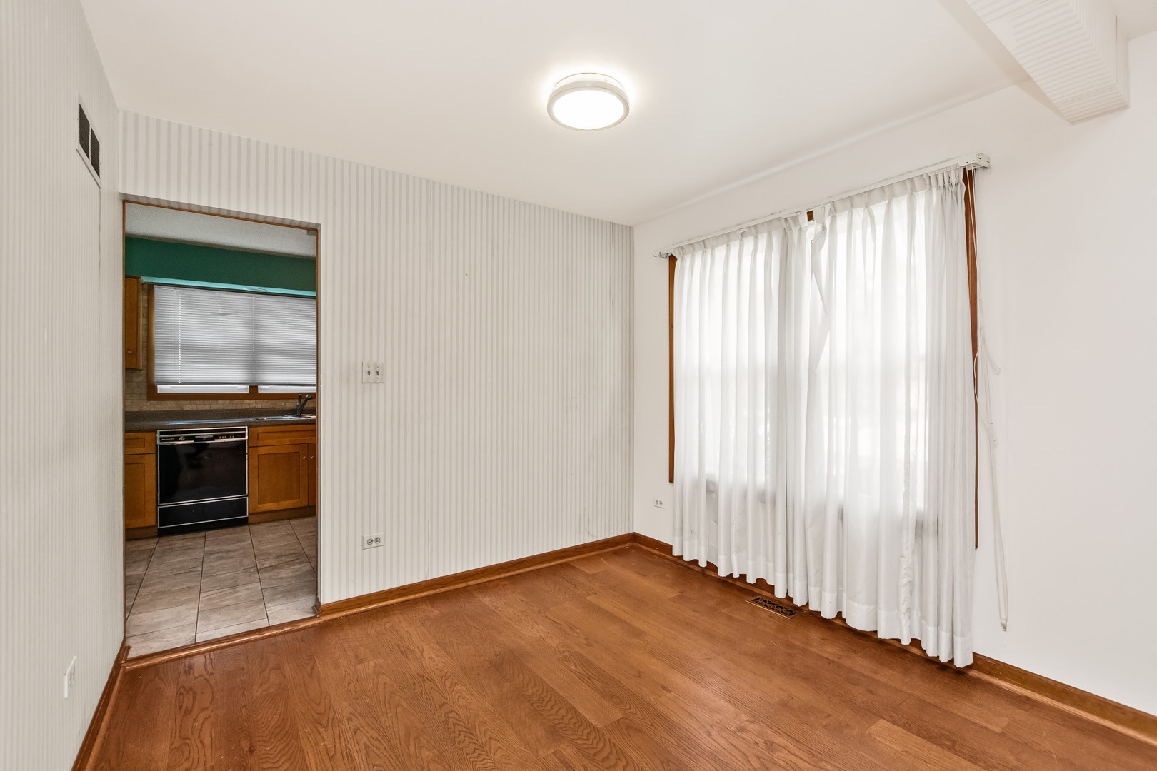 18604 Carpenter Street Property Photo 6