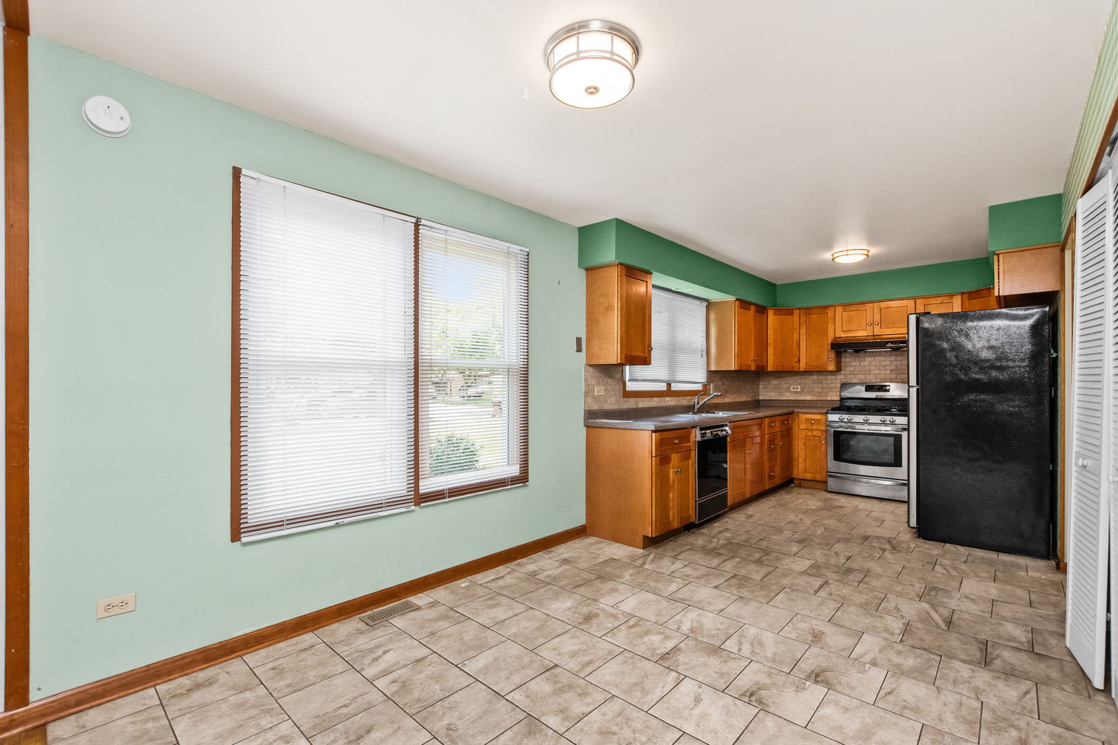 18604 Carpenter Street Property Photo 8