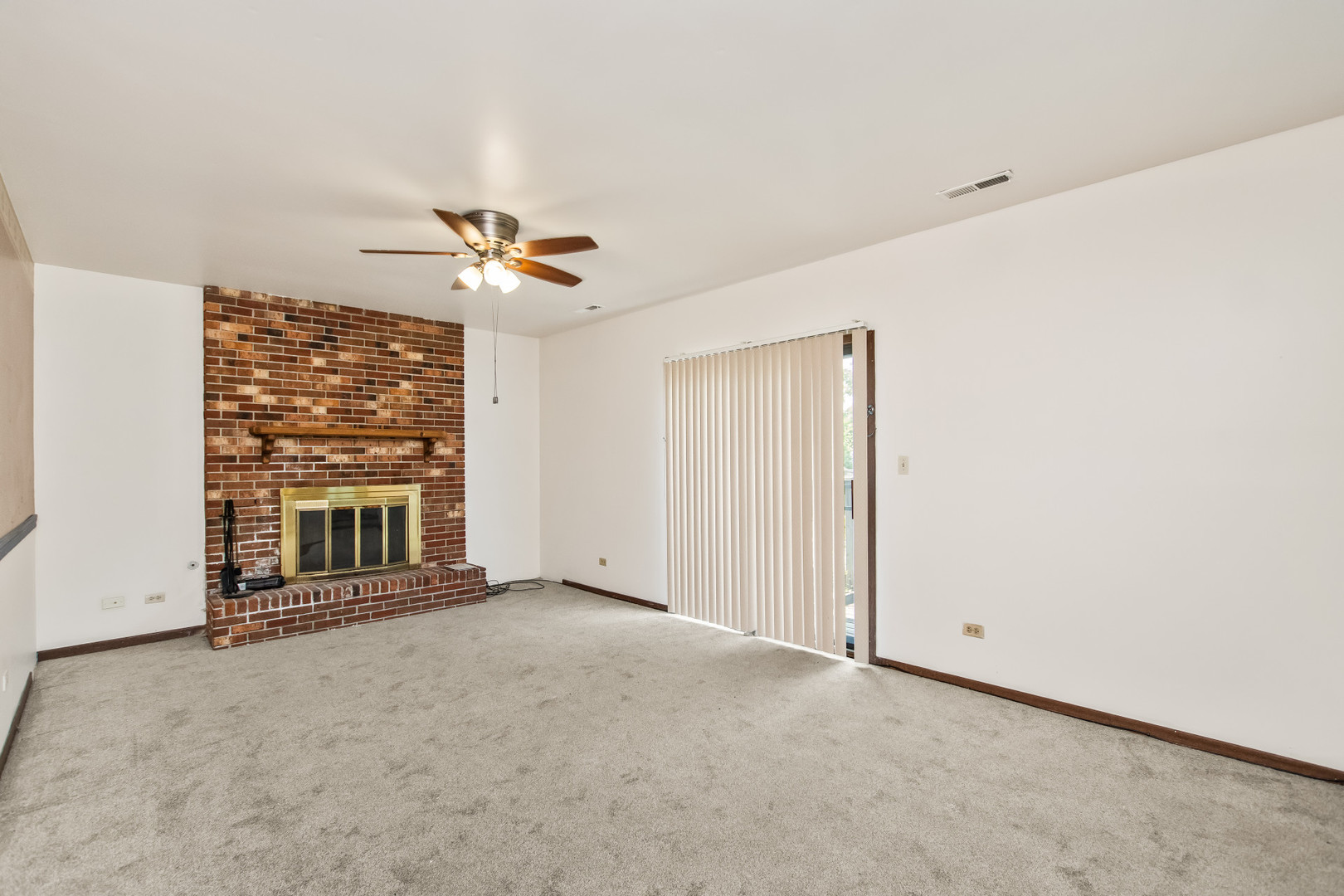 18604 Carpenter Street Property Photo 11