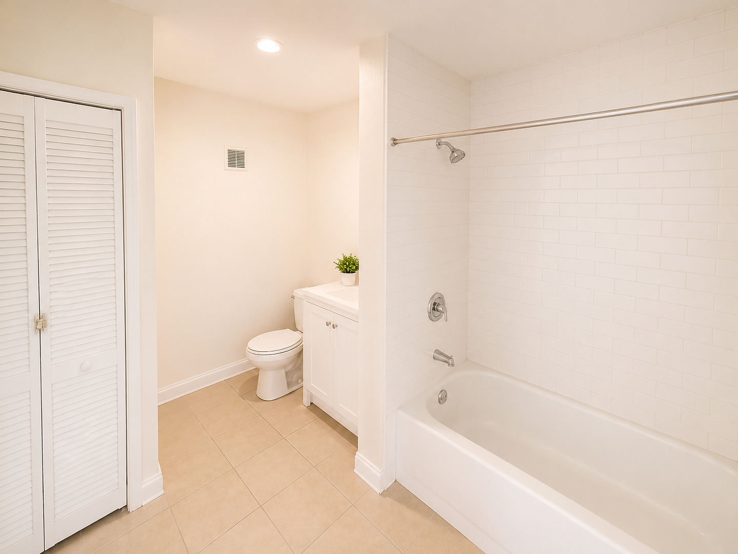 3133 W Augusta Boulevard 2e Property Photo 3