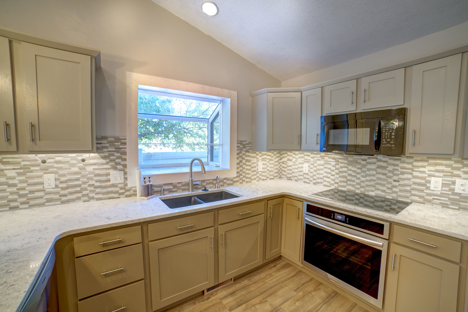 302 Pinehurst Drive Property Photo 15