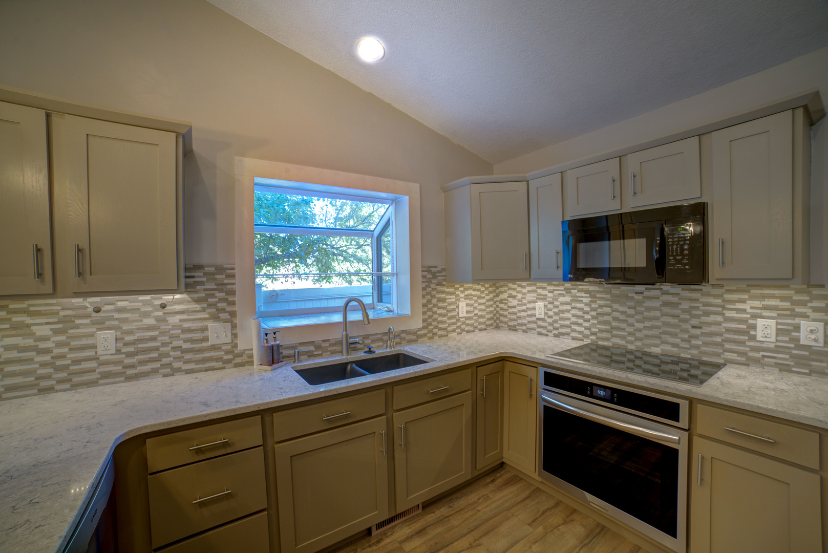 302 Pinehurst Drive Property Photo 16
