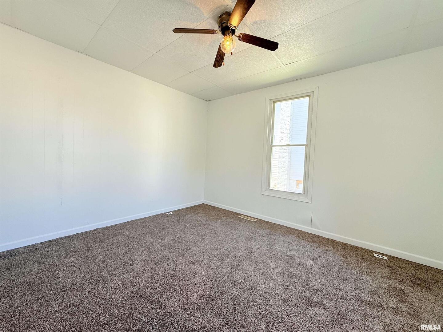 123 W College Street Property Photo 10
