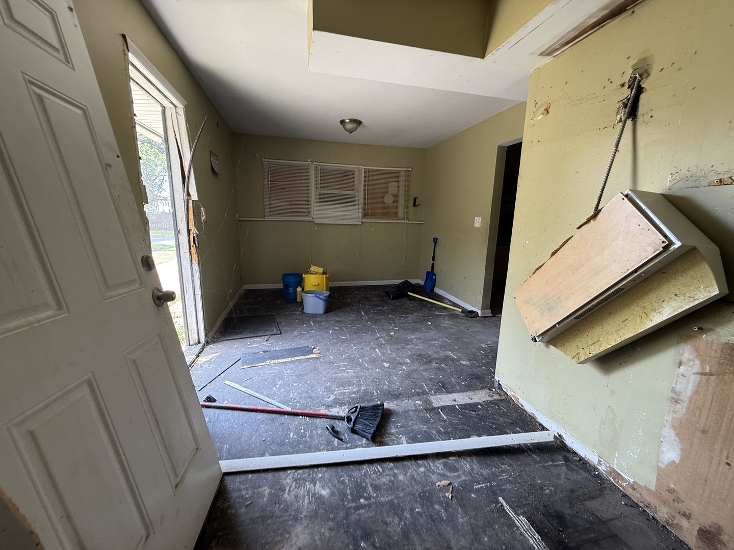 14737 Ellis Avenue Property Photo 3