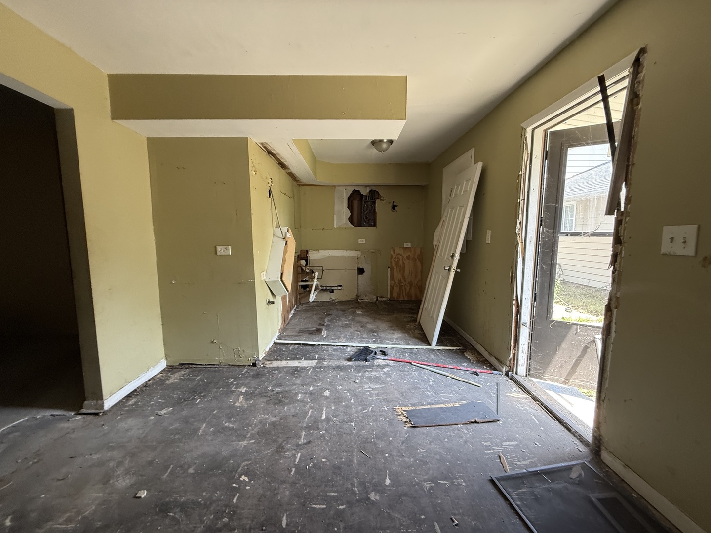14737 Ellis Avenue Property Photo 5