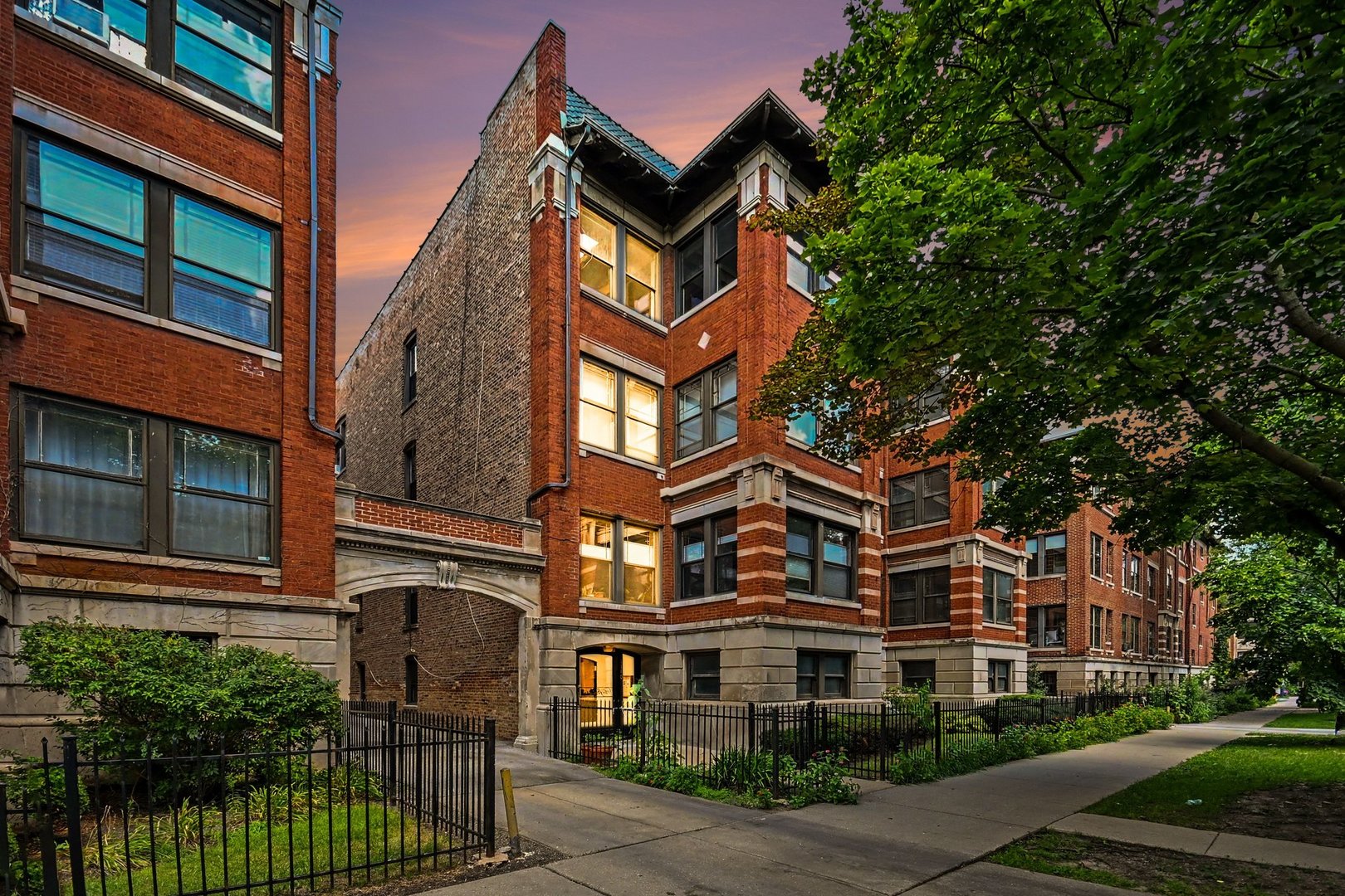 1140 E Hyde Park Boulevard 3d Property Photo 1