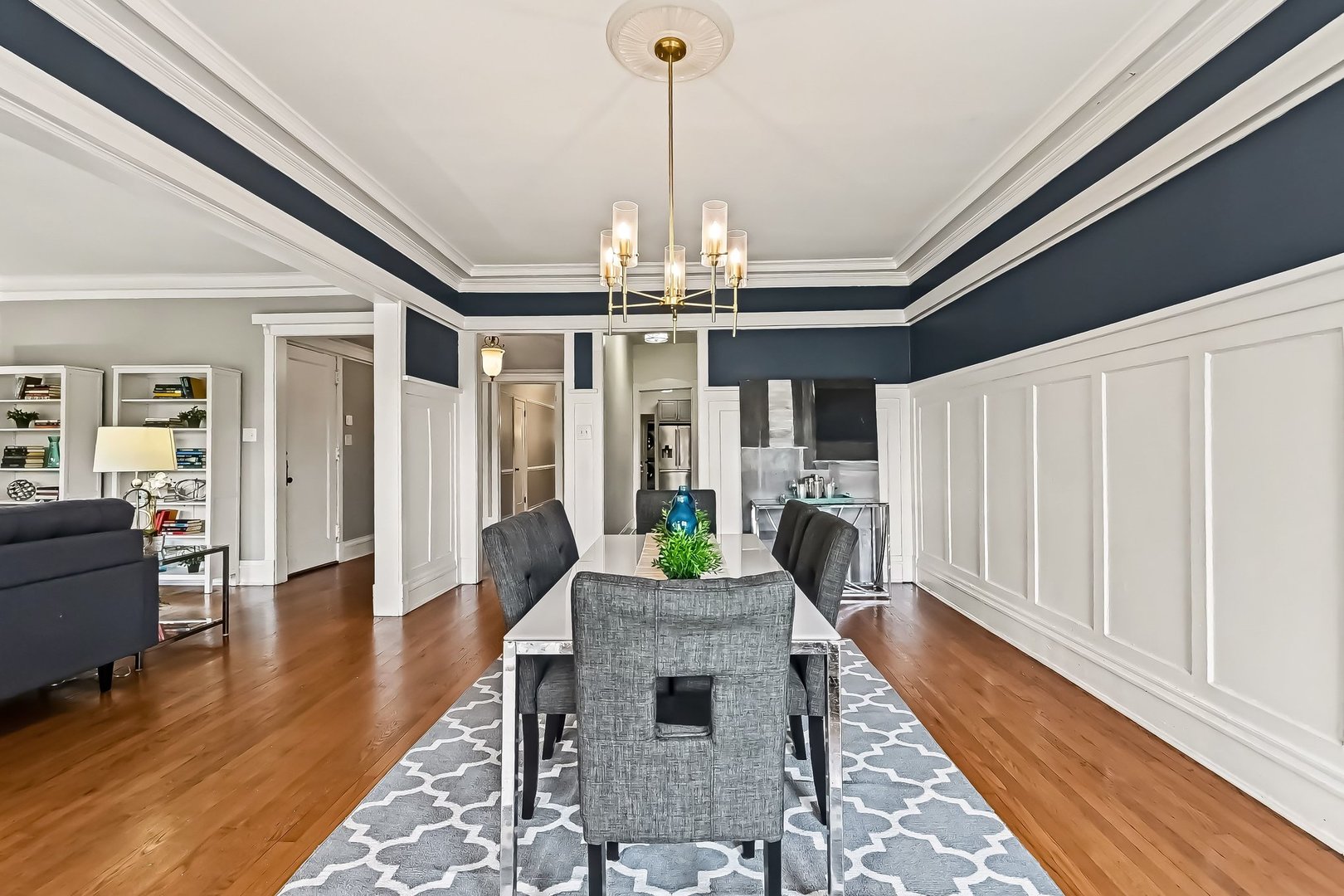1140 E Hyde Park Boulevard 3d Property Photo 6