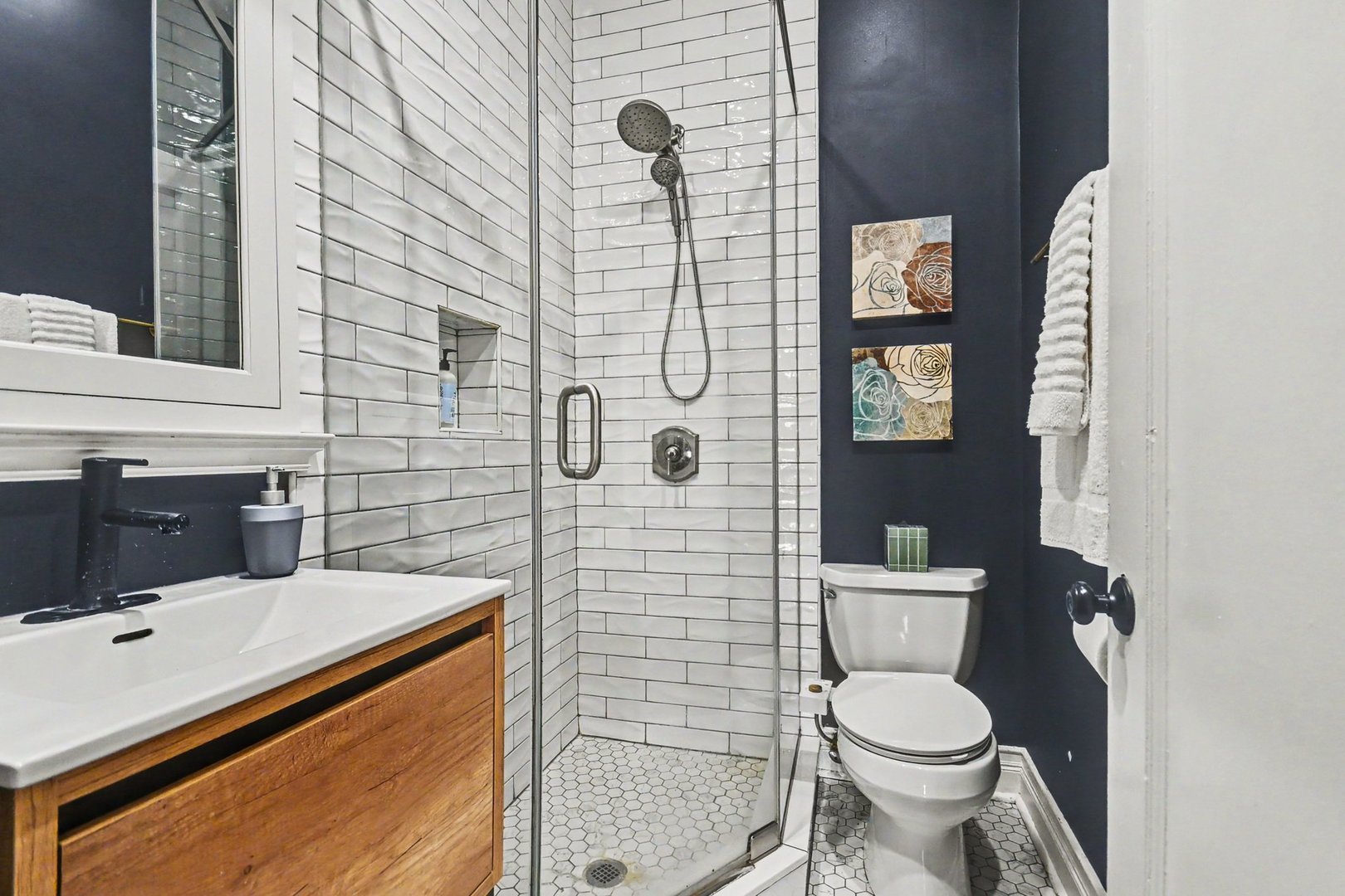 1140 E Hyde Park Boulevard 3d Property Photo 15