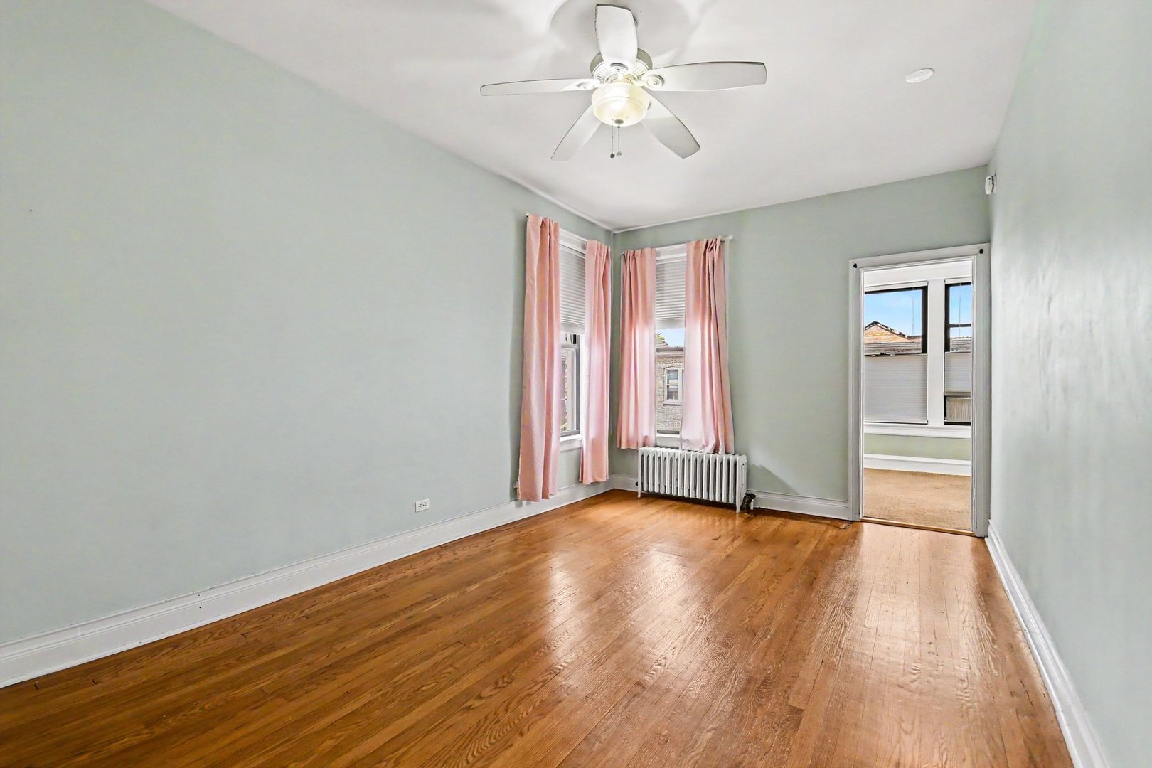 1140 E Hyde Park Boulevard 3d Property Photo 16