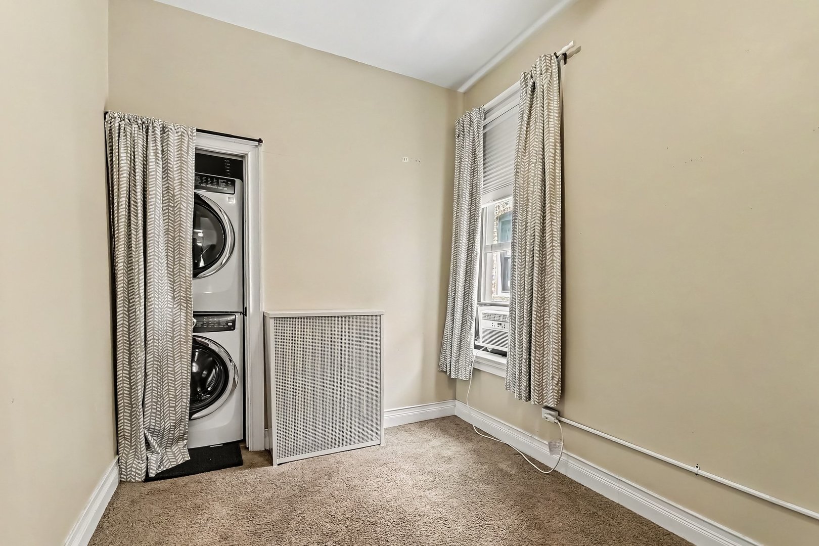 1140 E Hyde Park Boulevard 3d Property Photo 19