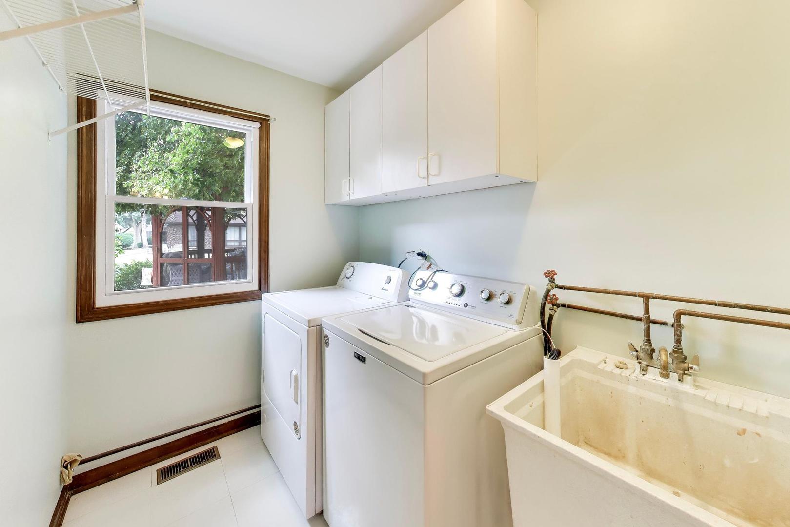 2620 N Phelps Avenue Property Photo 17
