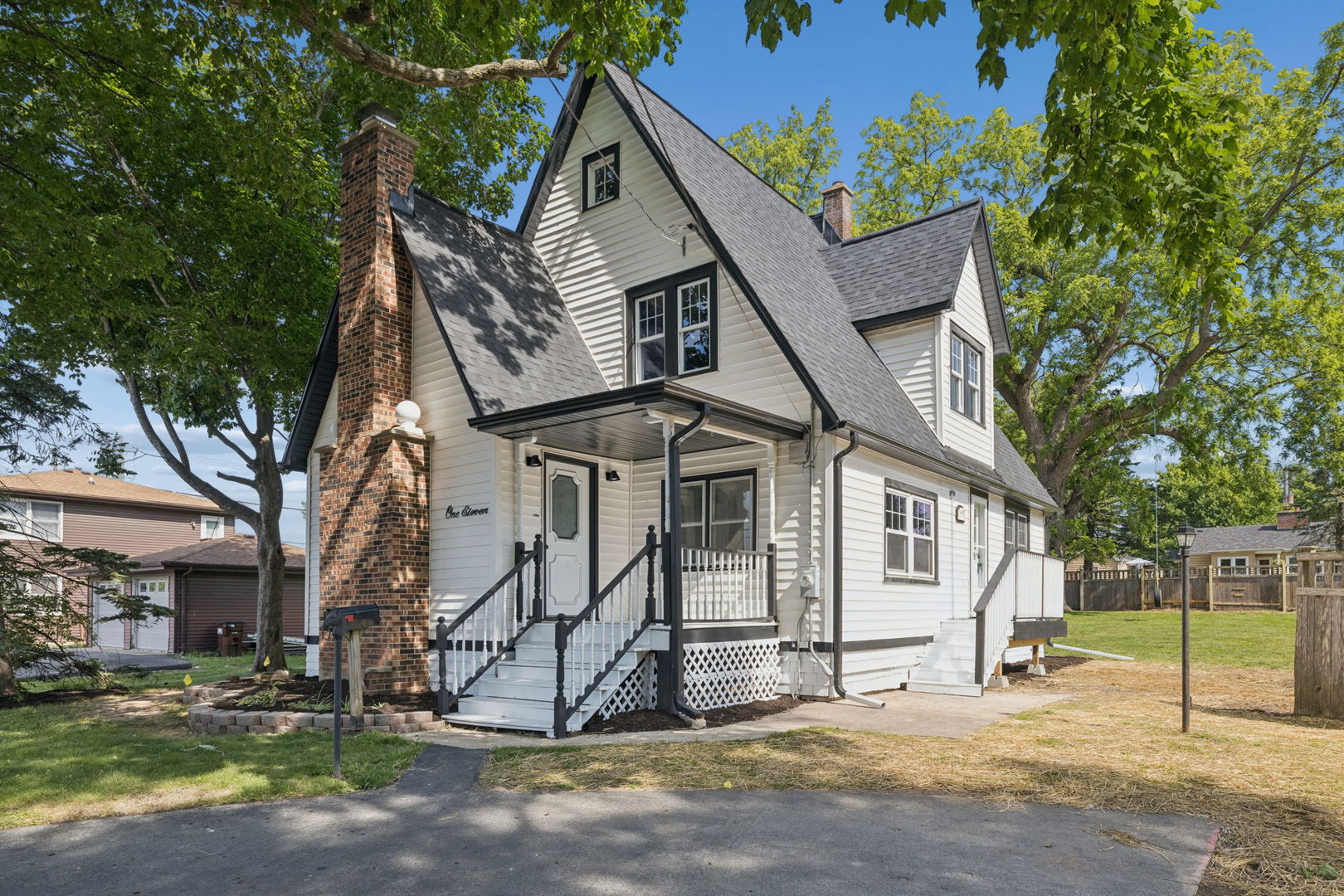 111 Oak Street Property Photo 1