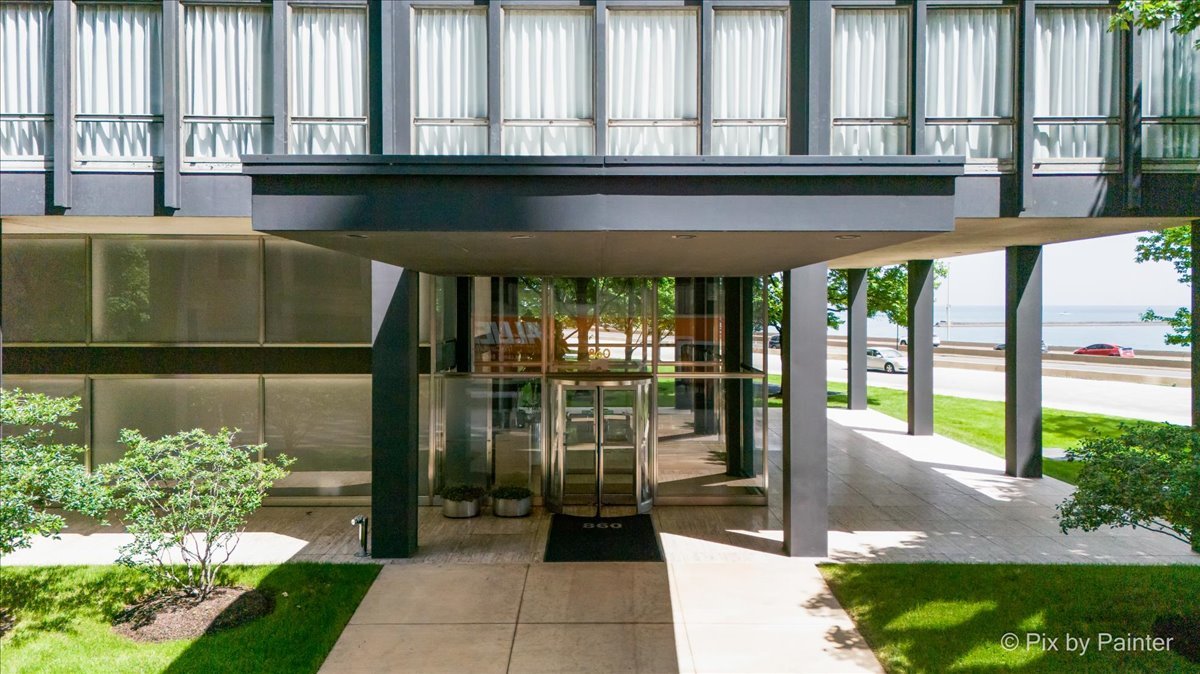 860 N Lake Shore Drive 19l Property Photo 3