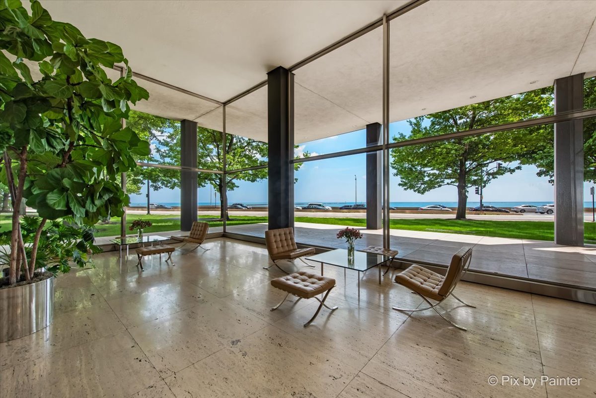 860 N Lake Shore Drive 19l Property Photo 4
