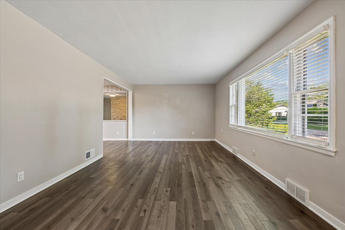 110 W 12th Avenue Property Photo 7