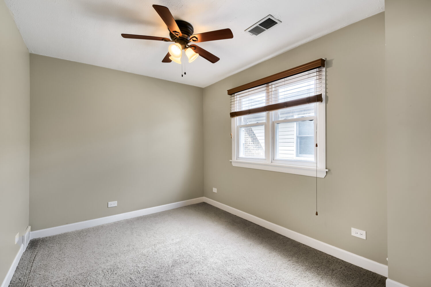 5310 N Lockwood Avenue Property Photo 14