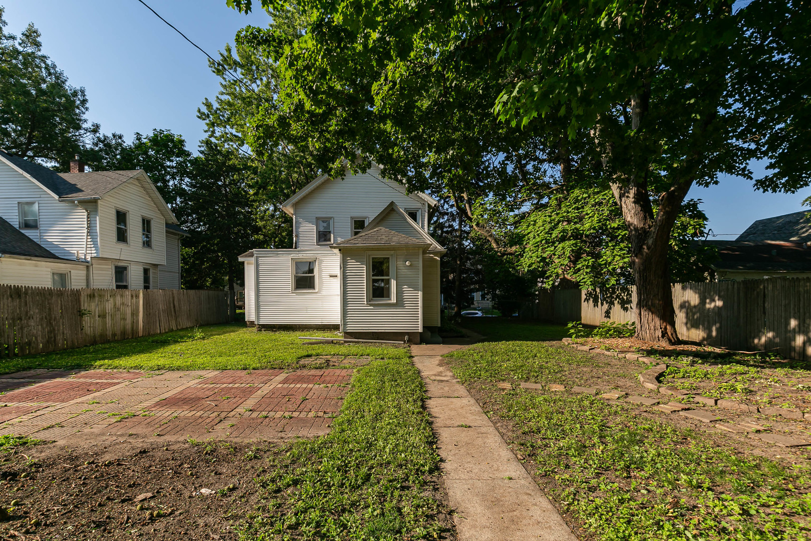 810 W 14th Street Property Photo 5