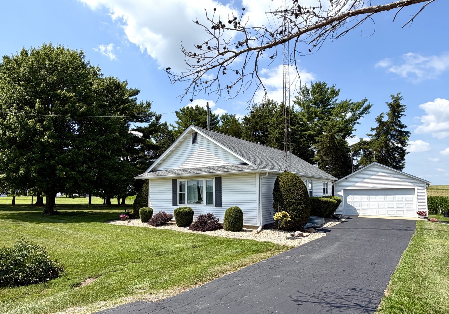 843 N 2401 Road Property Photo 1