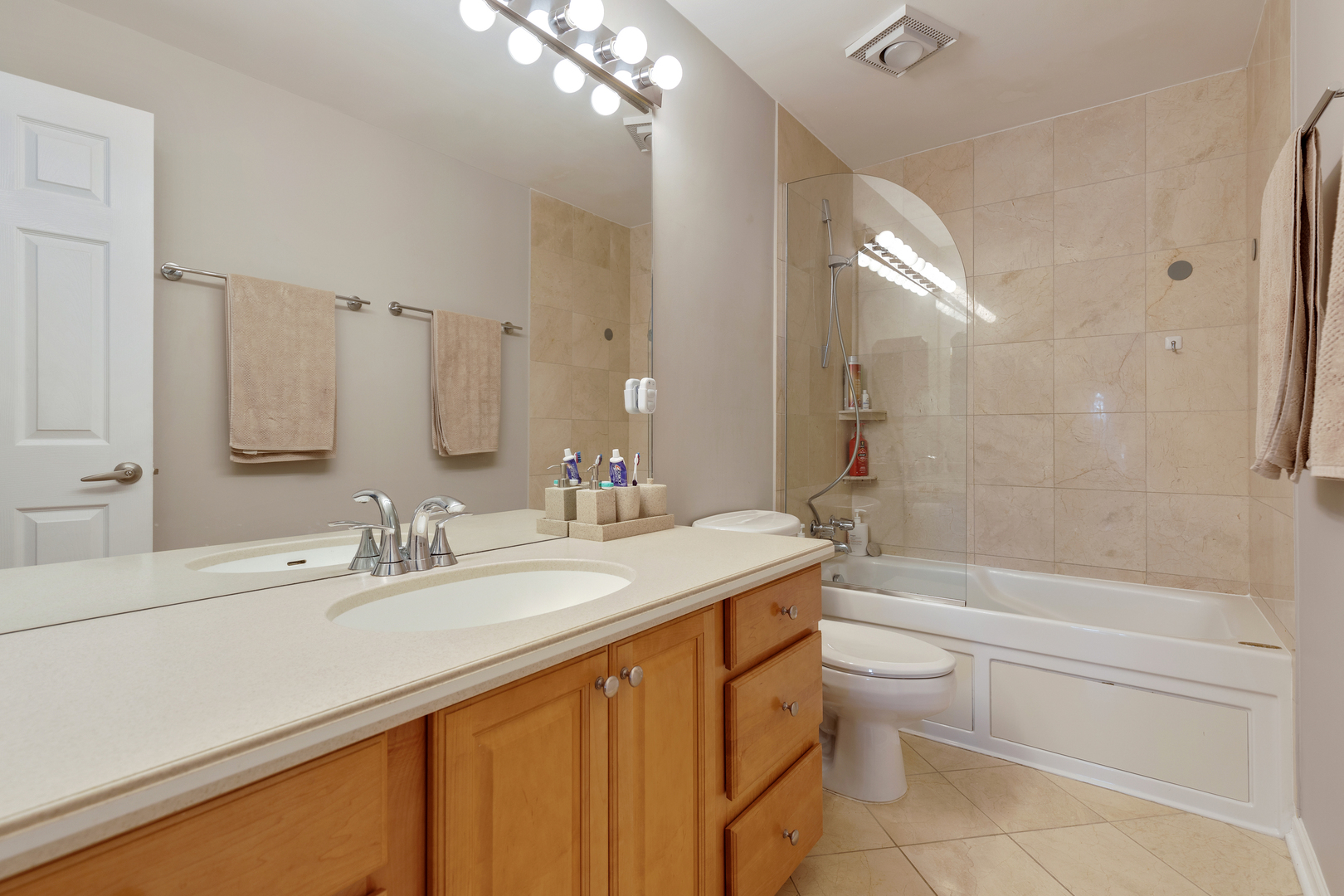 8620 Waukegan Road 405 Property Photo 17
