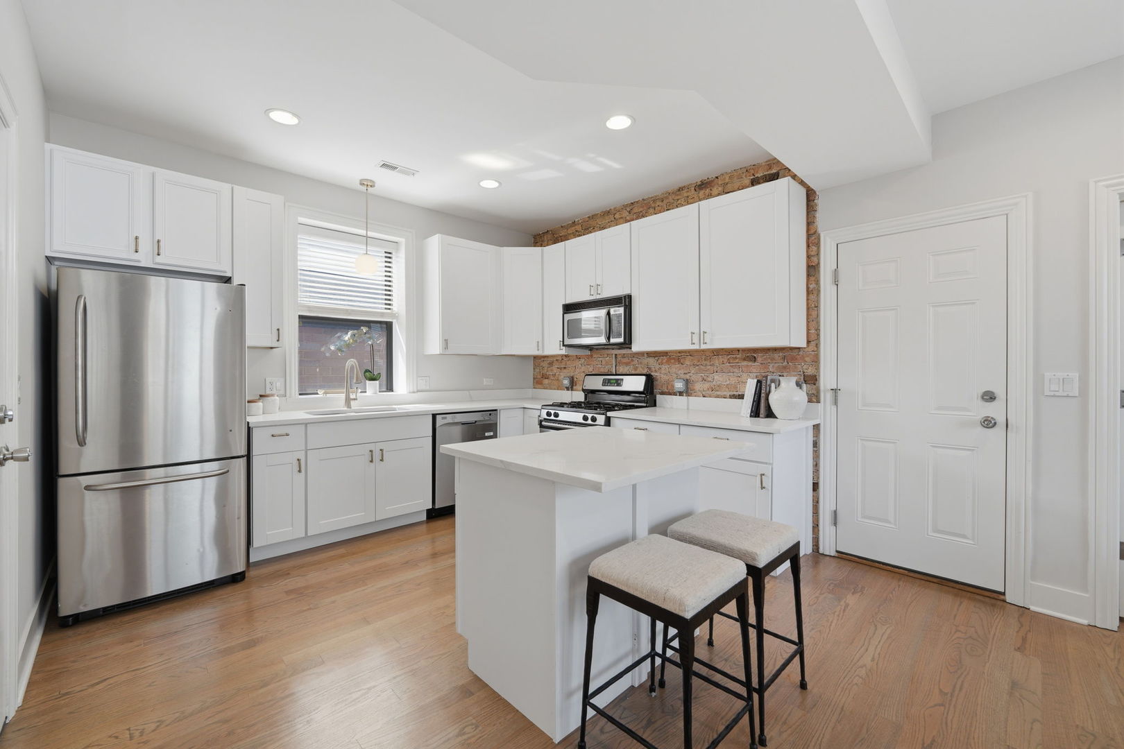 2312 W Mclean Avenue 2s Property Photo 5