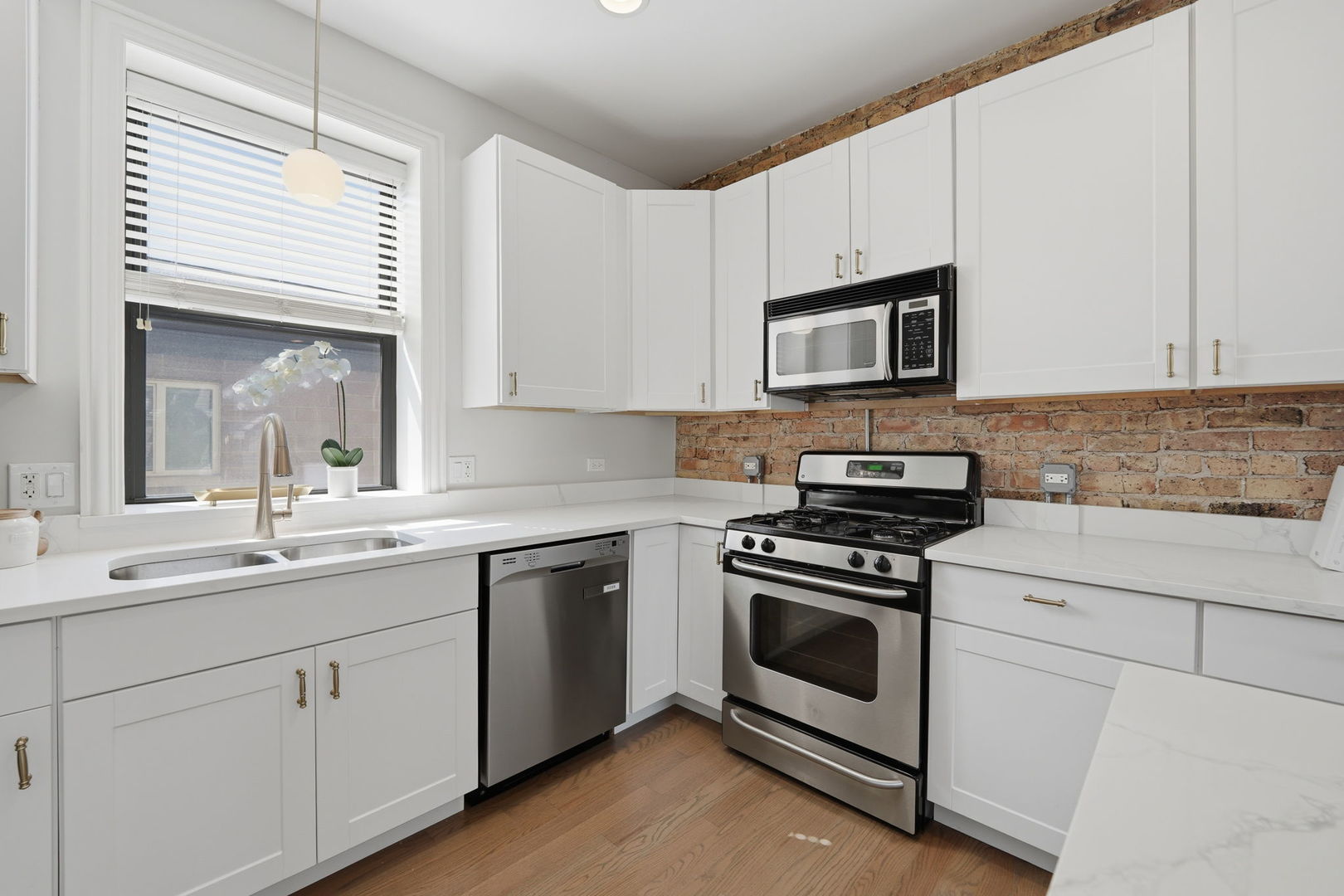 2312 W Mclean Avenue 2s Property Photo 6