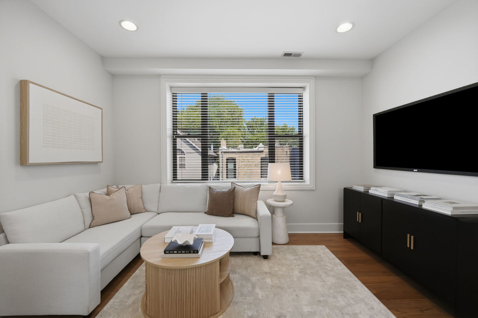 2312 W Mclean Avenue 2s Property Photo 8