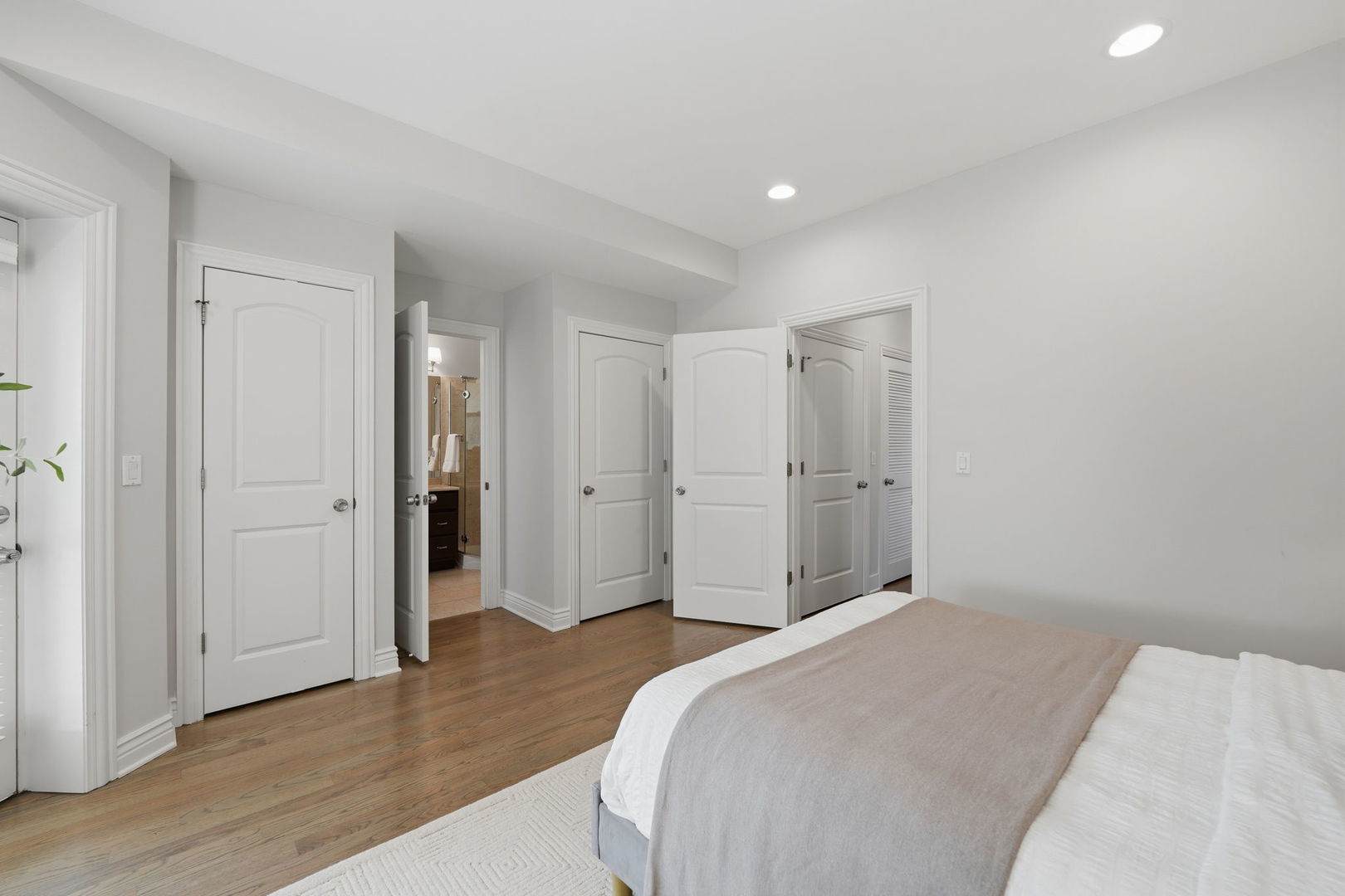 2312 W Mclean Avenue 2s Property Photo 12