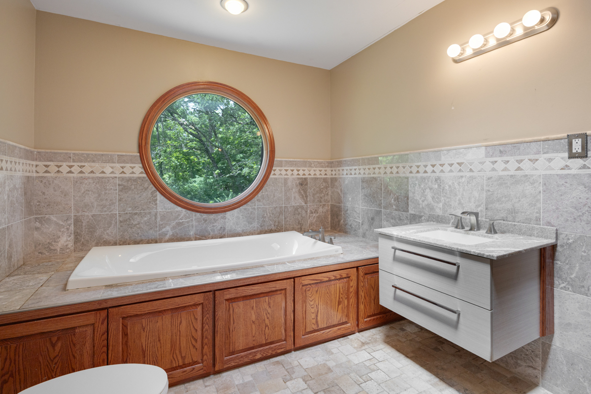 12712 Hensel Road Property Photo 28