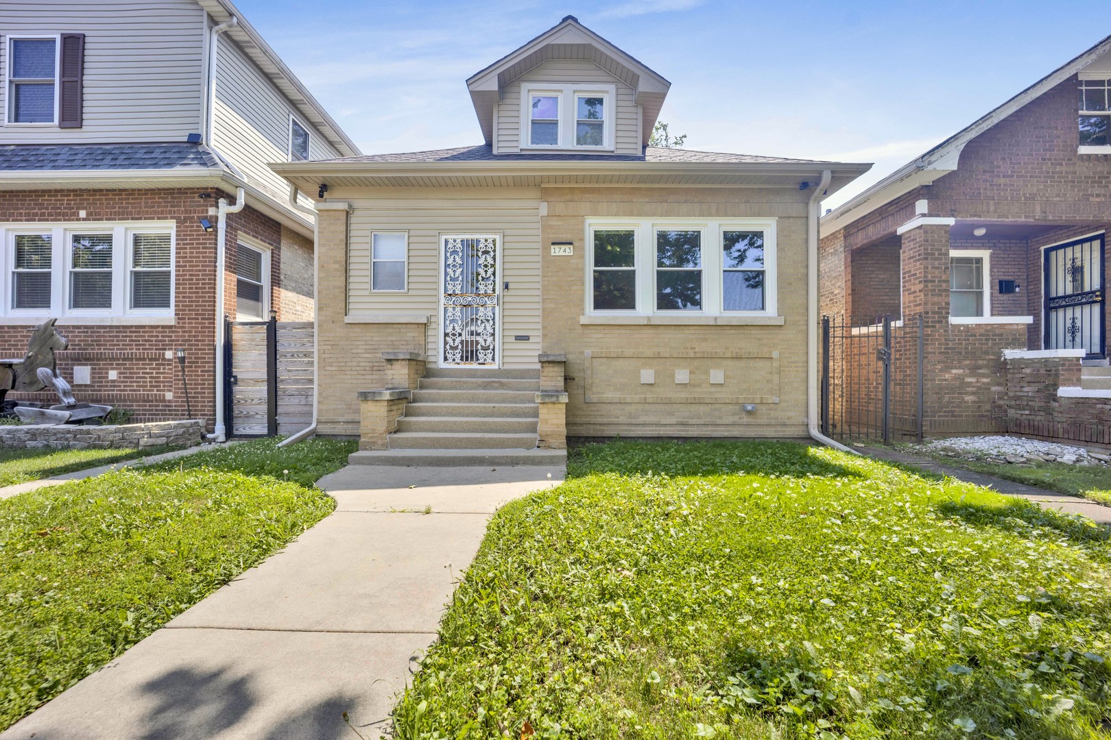 1743 N Moody Avenue Property Photo 1