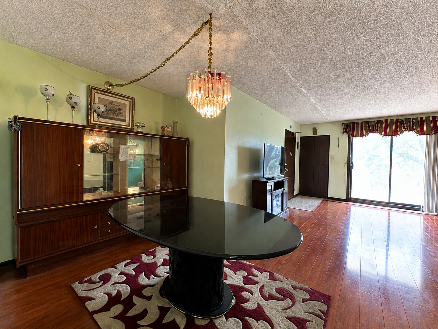 5408 Chateau Drive 3 Property Photo 4