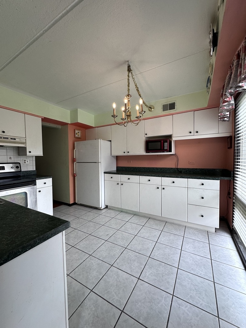 5408 Chateau Drive 3 Property Photo 6