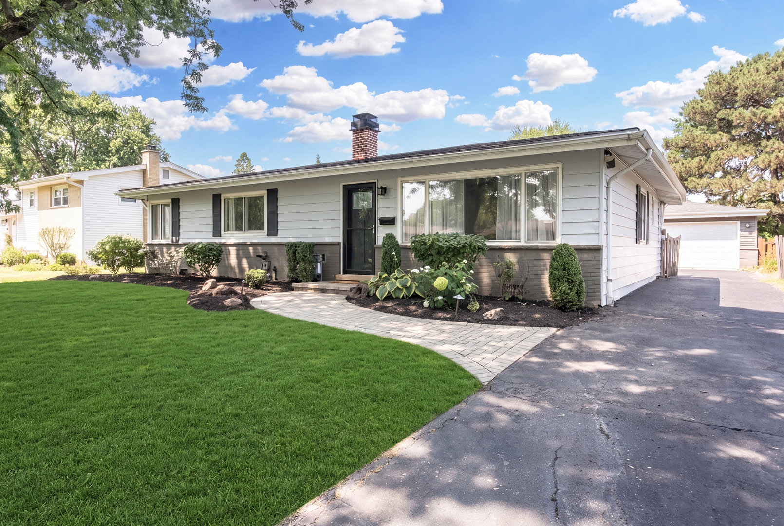 704 N Wilshire Drive Property Photo 1