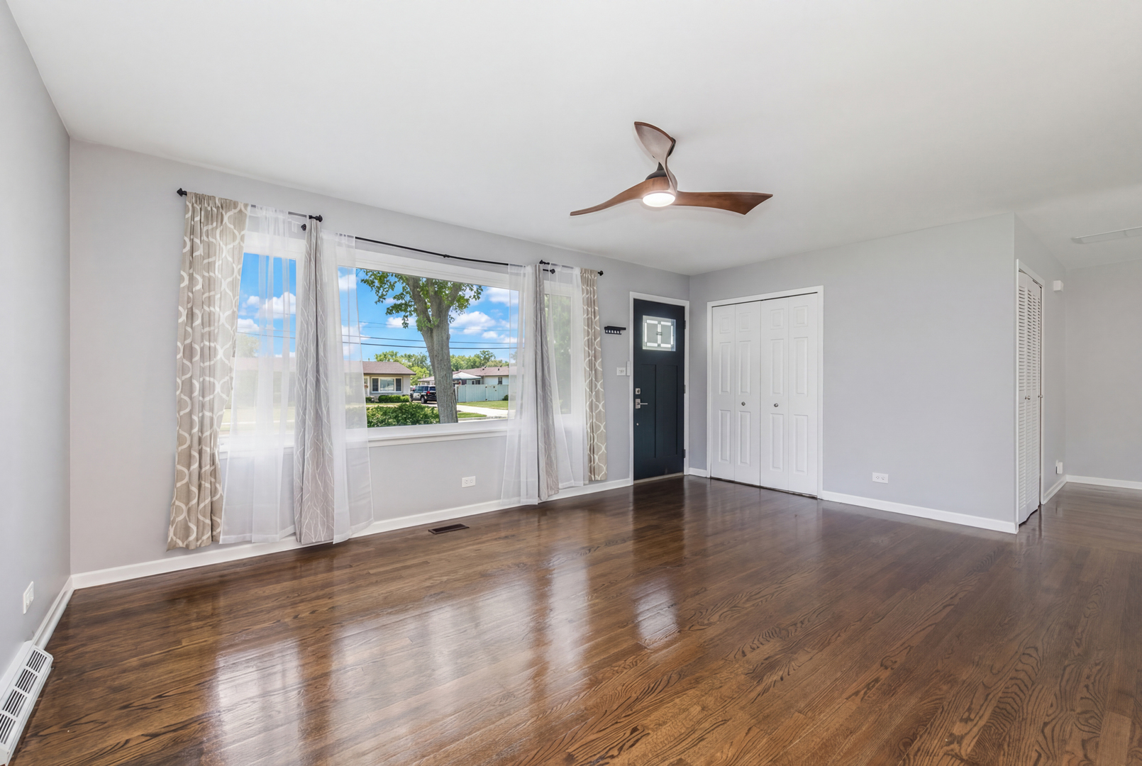 704 N Wilshire Drive Property Photo 4