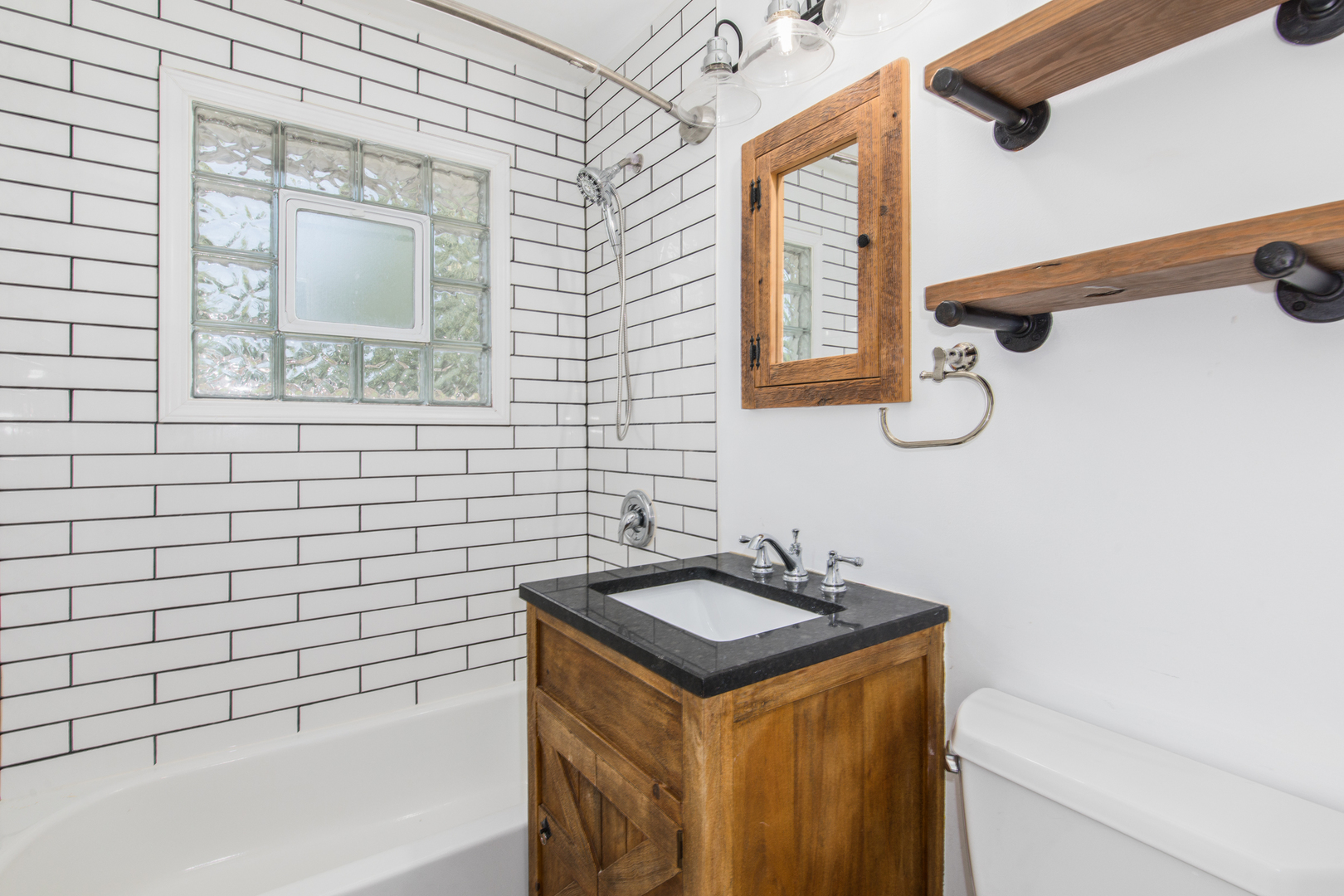 704 N Wilshire Drive Property Photo 12