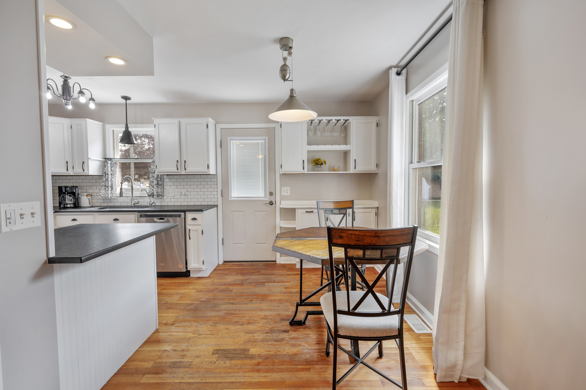 33 Woodbine Drive Property Photo 4
