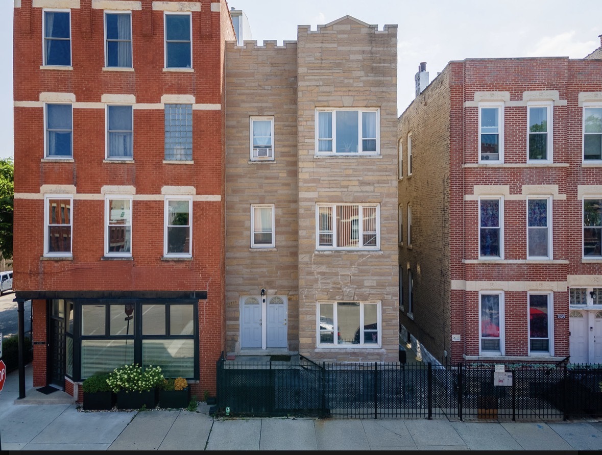 1303 W Ohio Street 2R Property Photo 1