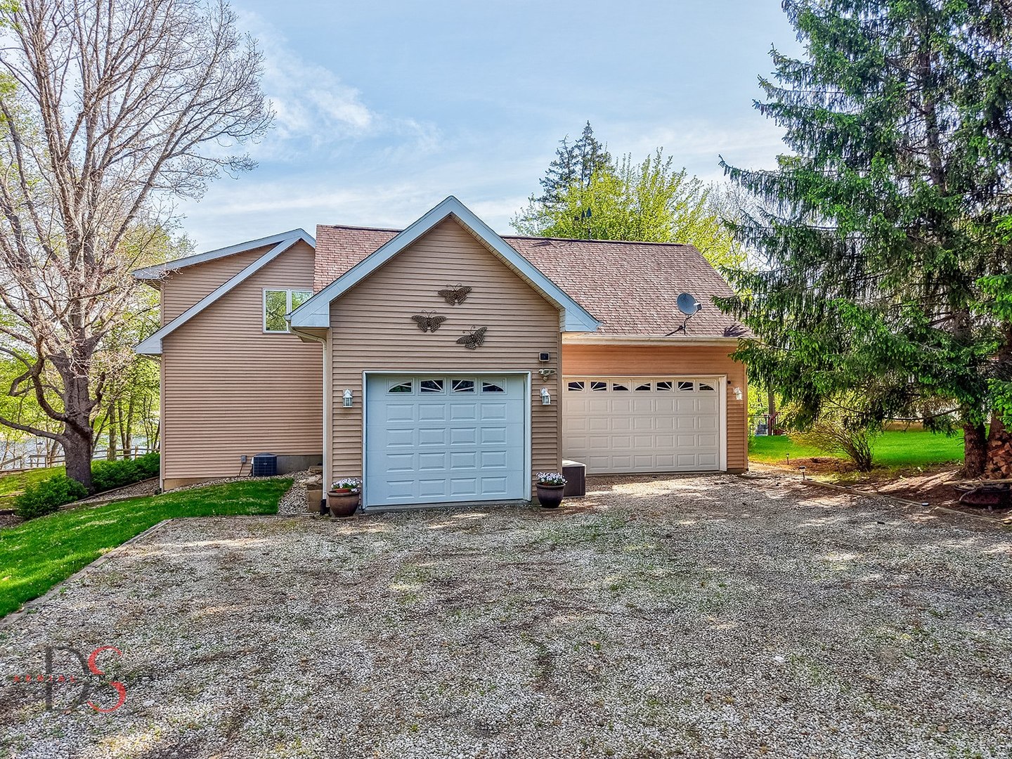 1419 Shoreline Drive Property Photo 2