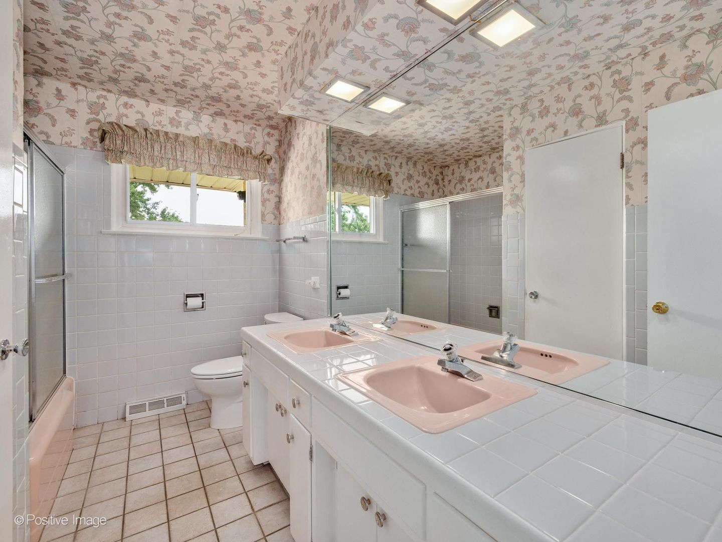 16w055 63rd Street Property Photo 17
