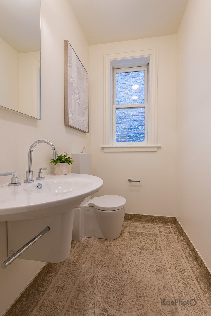 24 E Scott Street 2 Property Photo 25