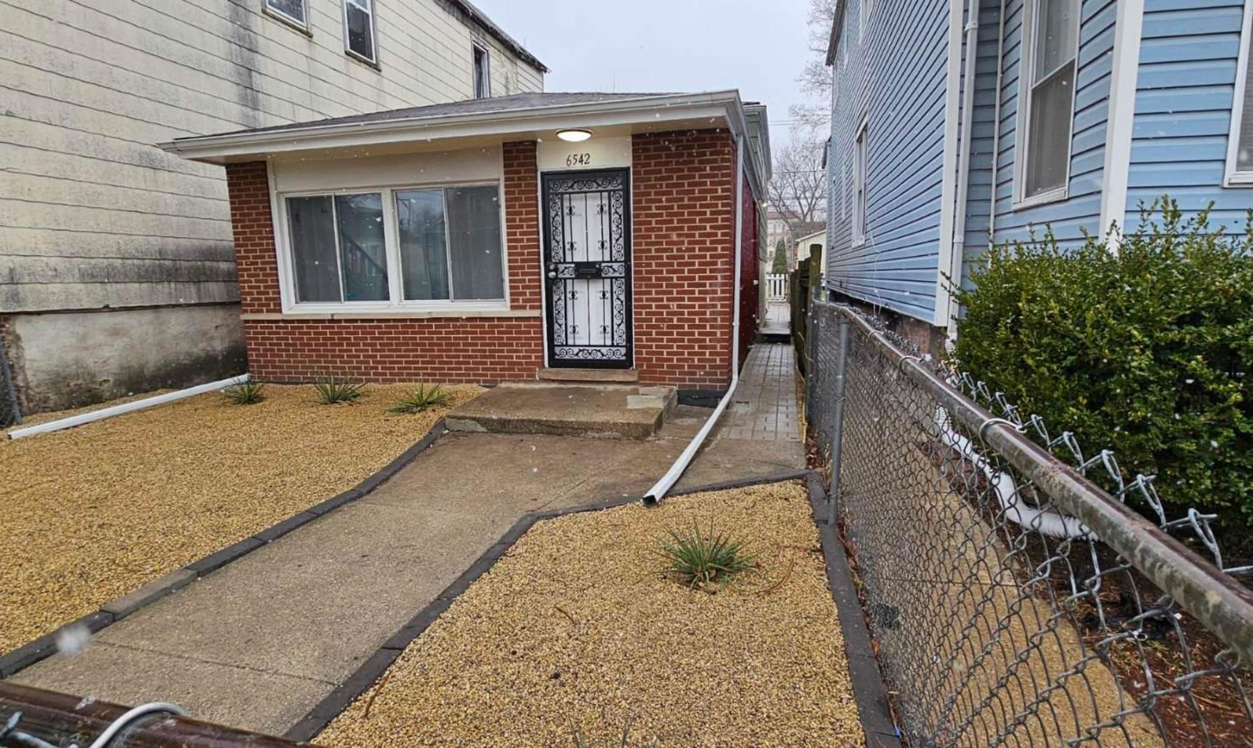 6542 S Carpenter Street Property Photo 2
