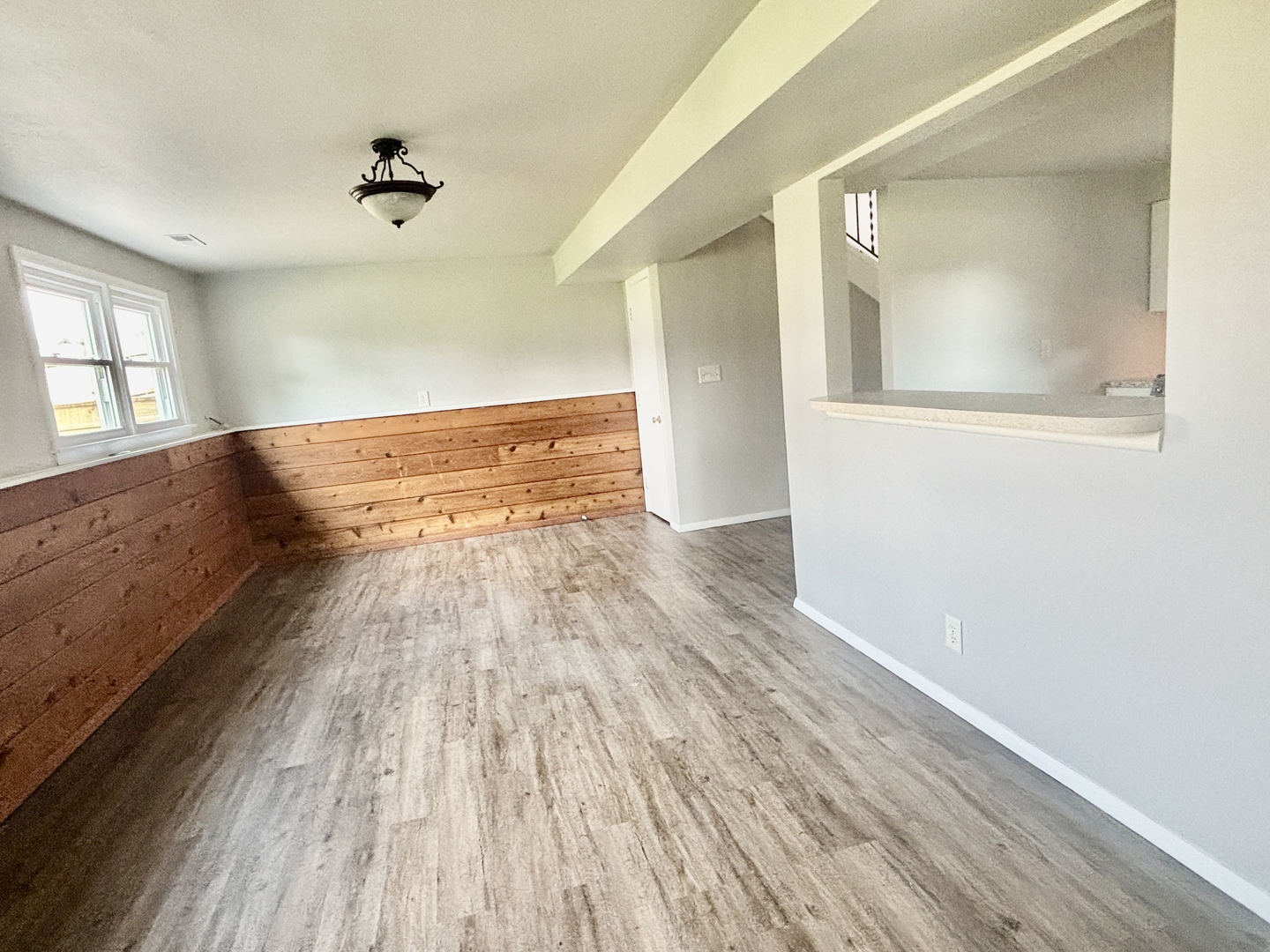 621 W 8th Street Property Photo 2