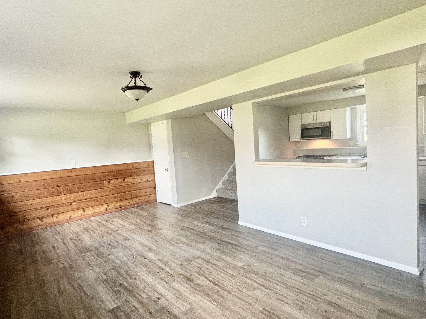 621 W 8th Street Property Photo 3
