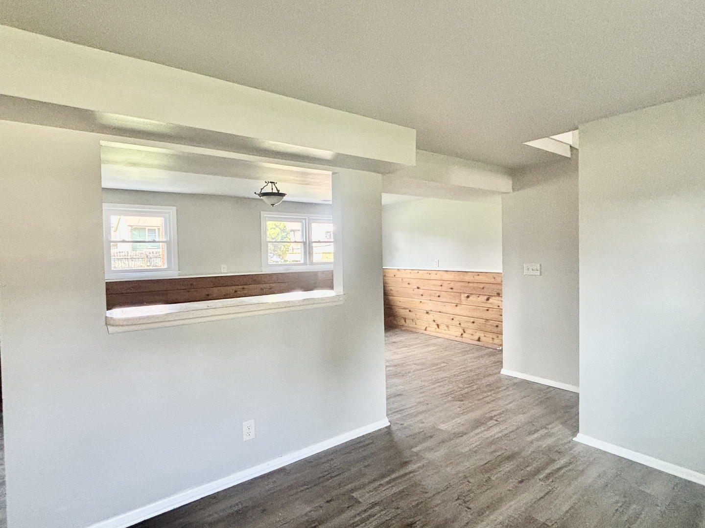 621 W 8th Street Property Photo 4