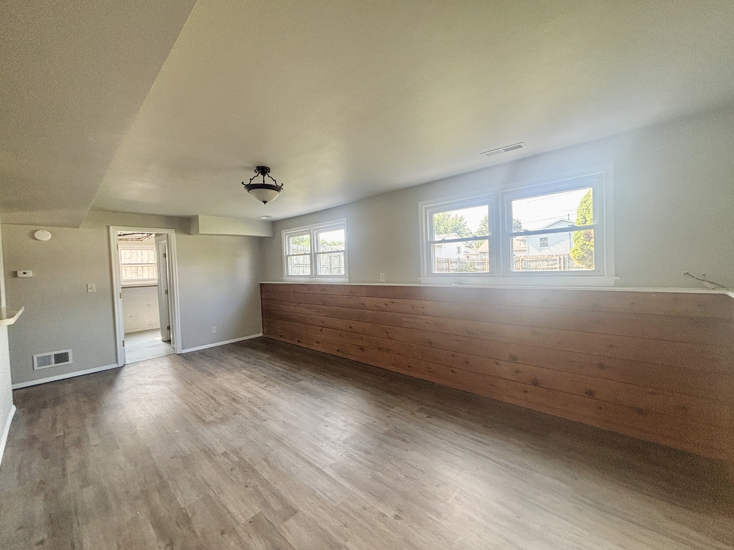 621 W 8th Street Property Photo 5