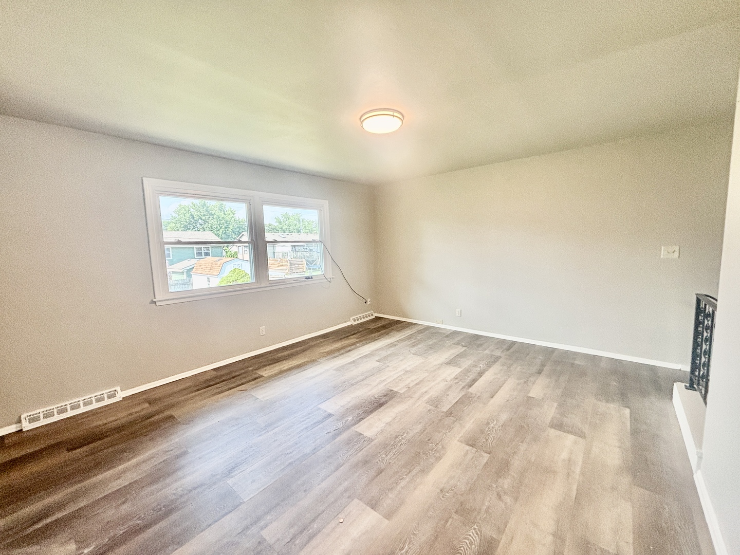 621 W 8th Street Property Photo 9