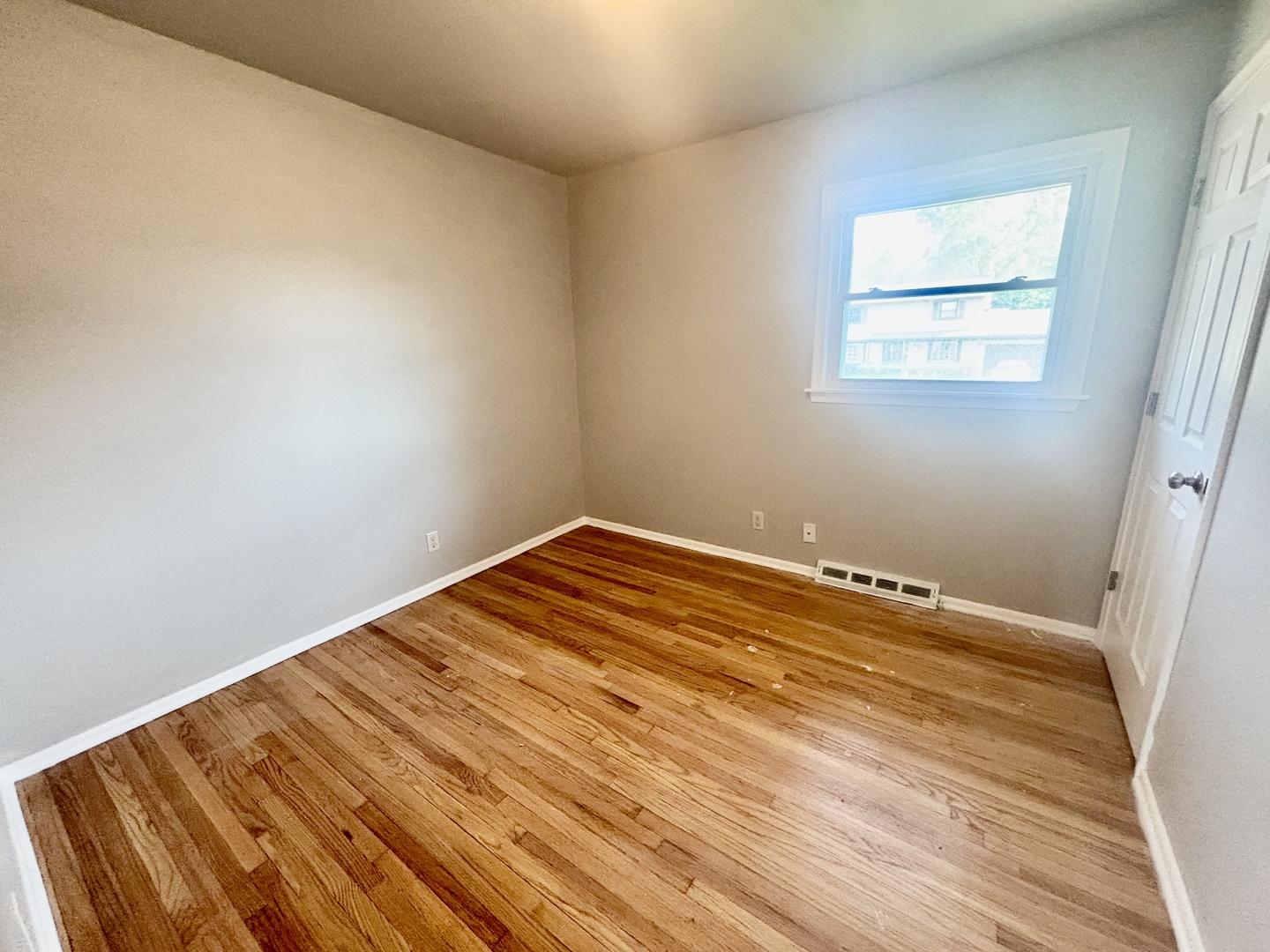 621 W 8th Street Property Photo 12