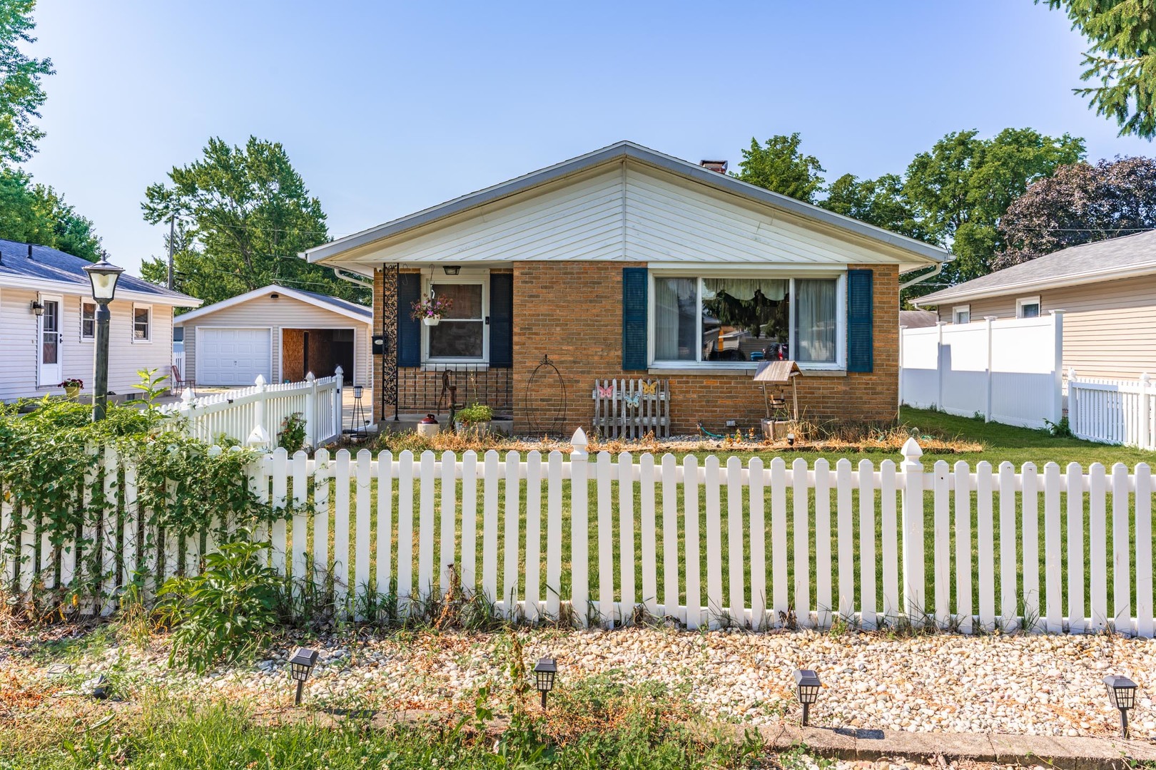 908 E Chestnut Street Property Photo 5