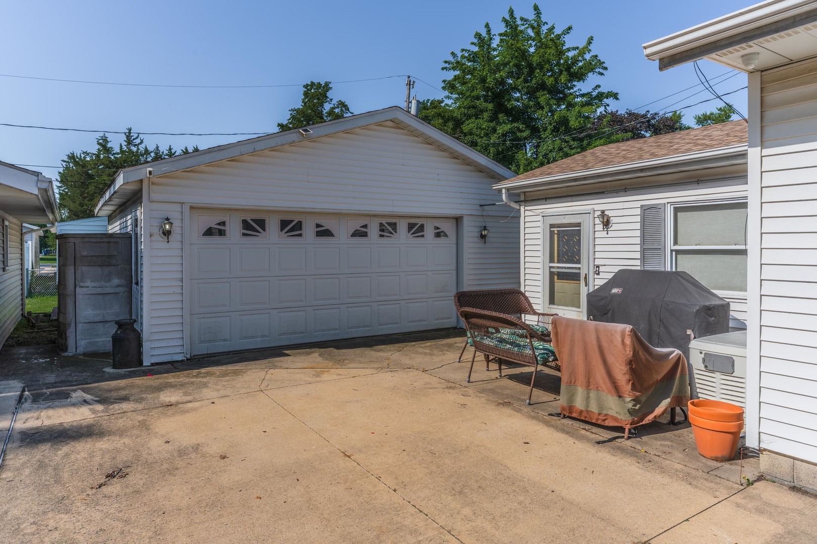 908 E Chestnut Street Property Photo 11