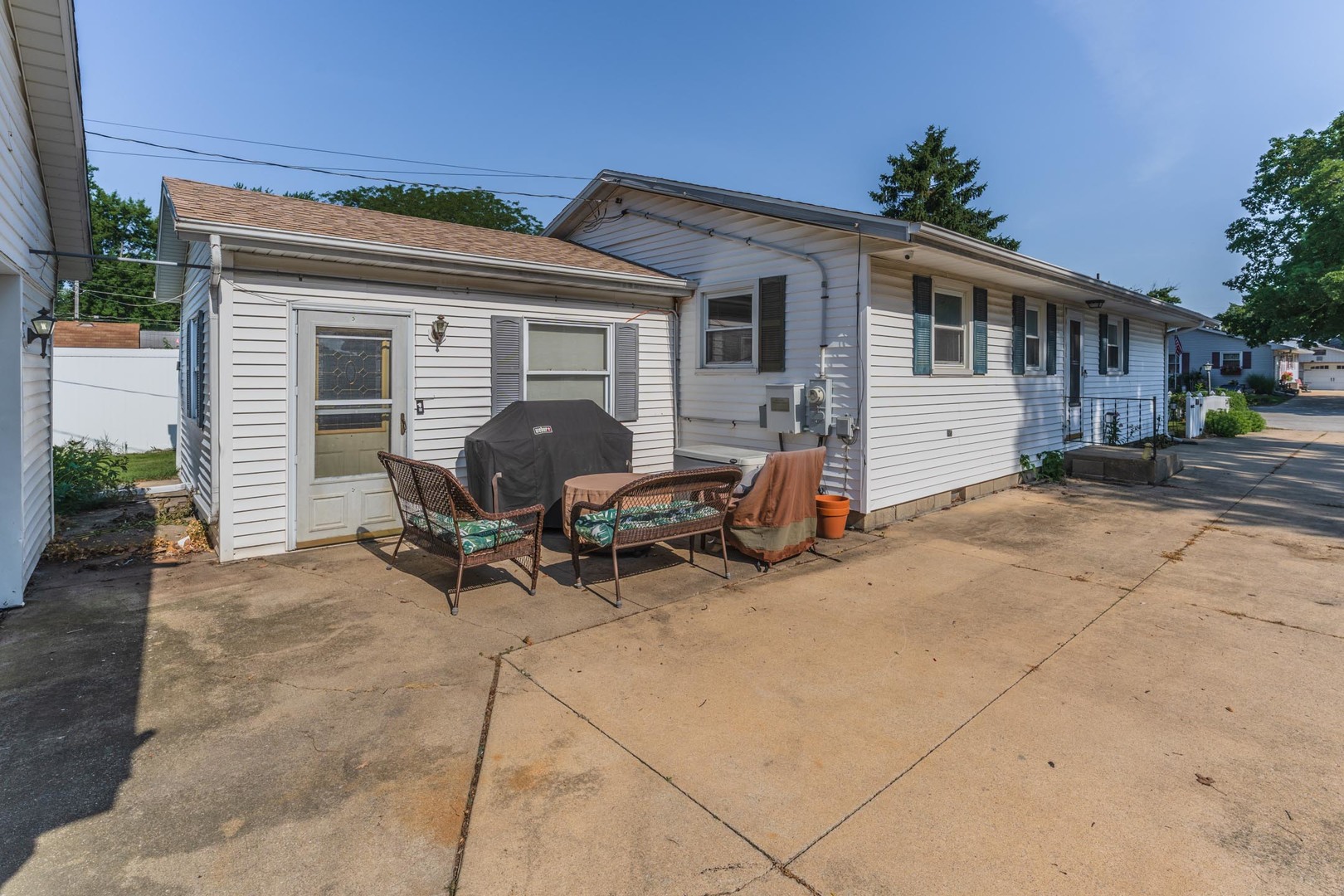 908 E Chestnut Street Property Photo 12